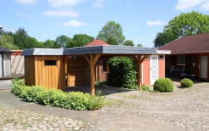 Musterausstellung: Carports, Gartenhäuser und Bodenbeläge / Parkett